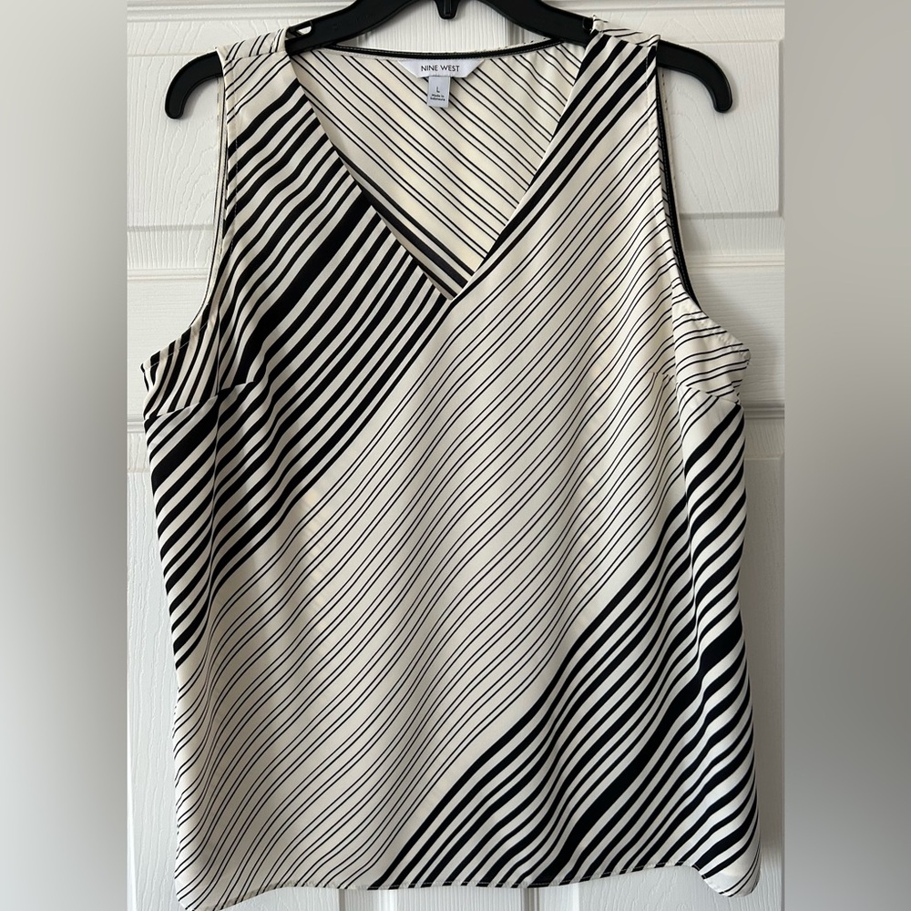Nine West medium V-Neck top